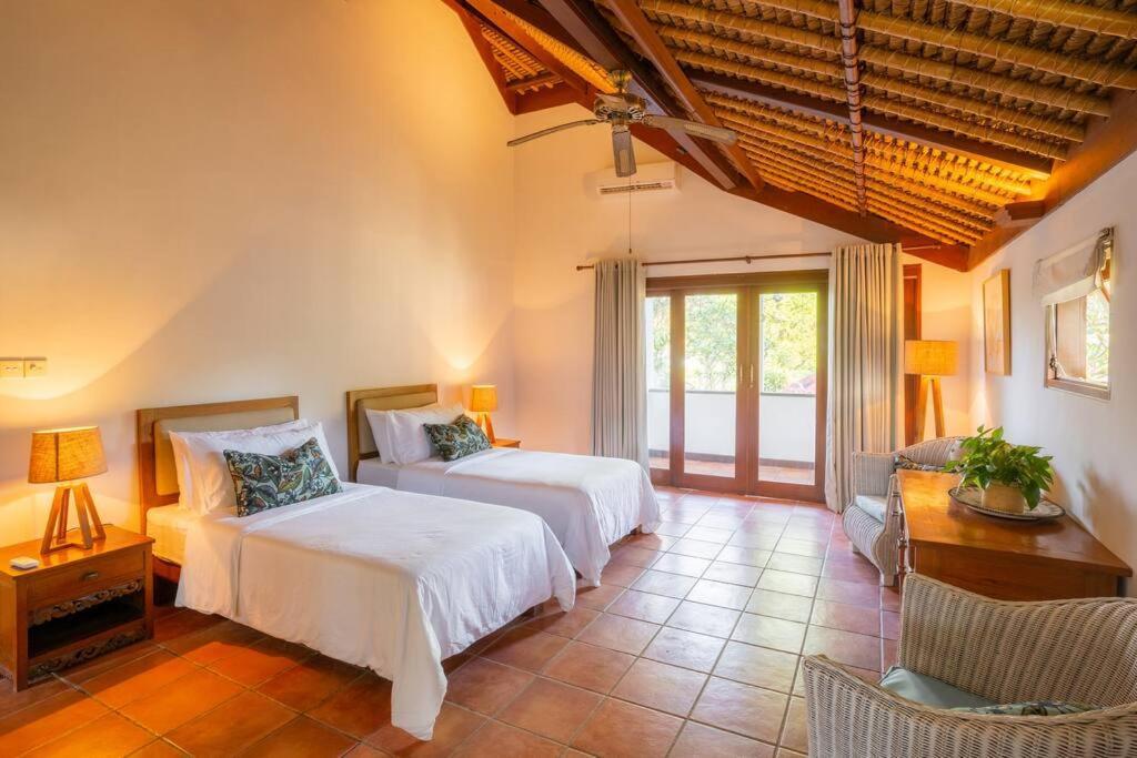 Villa Pande Side *