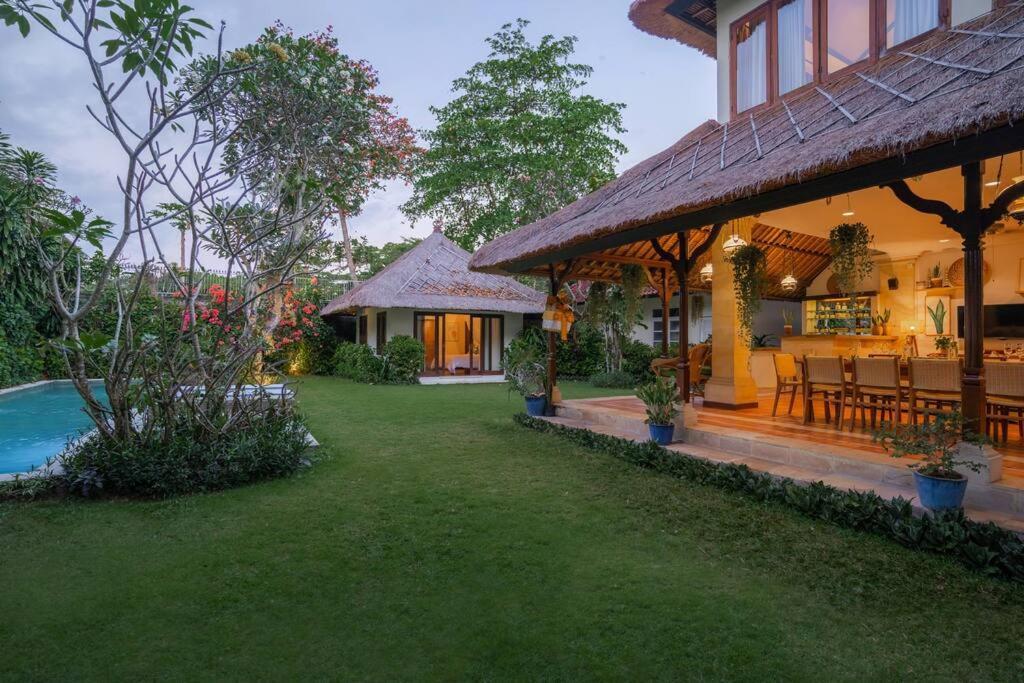 Villa Pande Side